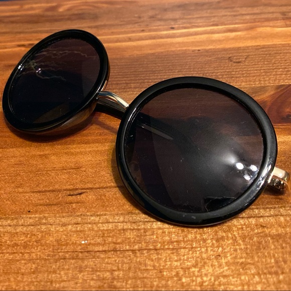Urban Outfitters Accessories - Round Sunglasses